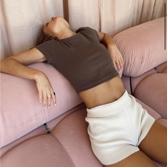 Princess Polly Classic Cropped Brown T Shirt - Picture 3 of 8